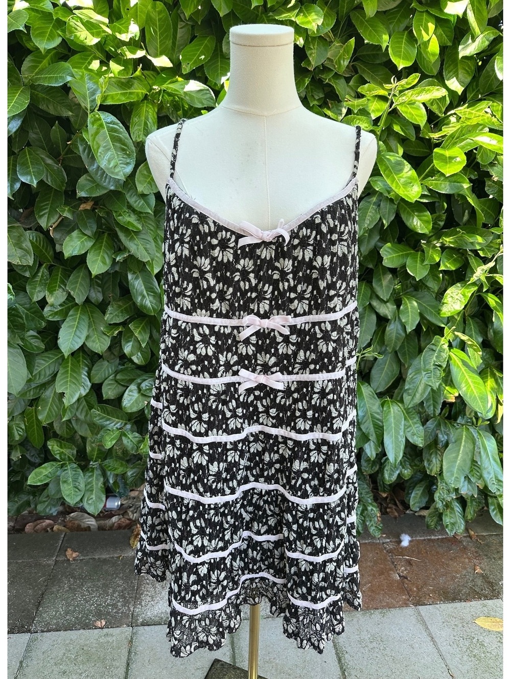 Black and White Floral Print Sleeveless Dress with Pink Bow Accents